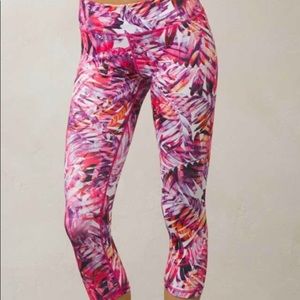EUC Medium Prana Roxanne Capri.